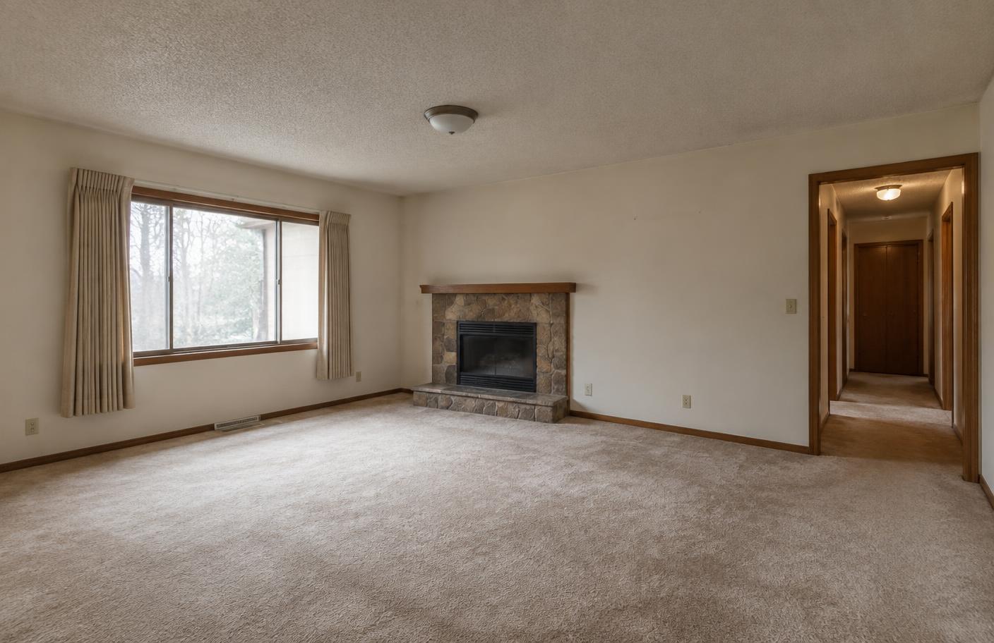Living room before renovation